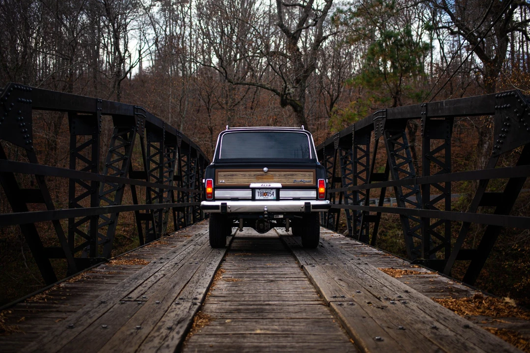 1988 Jeep SJ Grand Wagoneer - Image 15 of 31