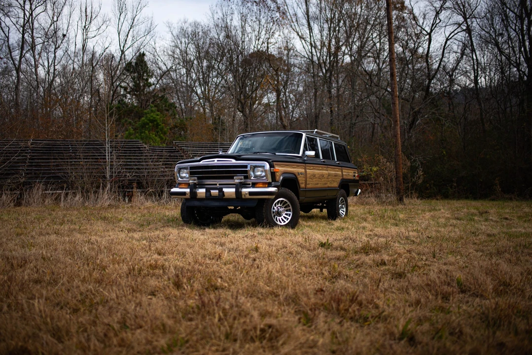 1988 Jeep SJ Grand Wagoneer - Image 13 of 31