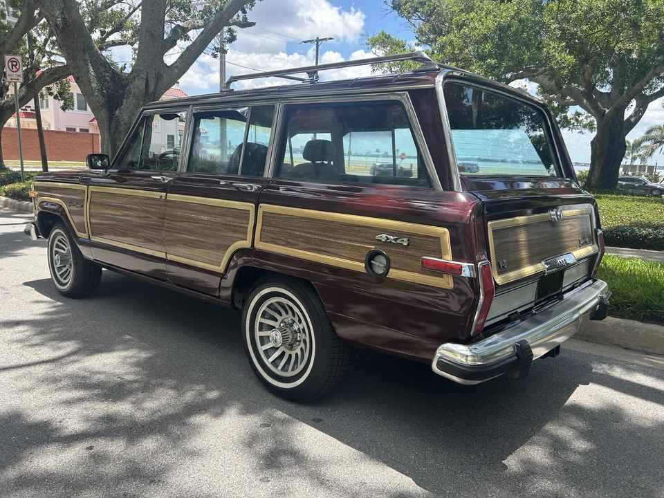 1988 Jeep SJ Grand Wagoneer - Image 4 of 31