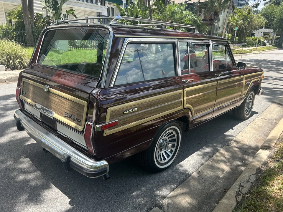 1988 Jeep SJ Grand Wagoneer - Image 7 of 31