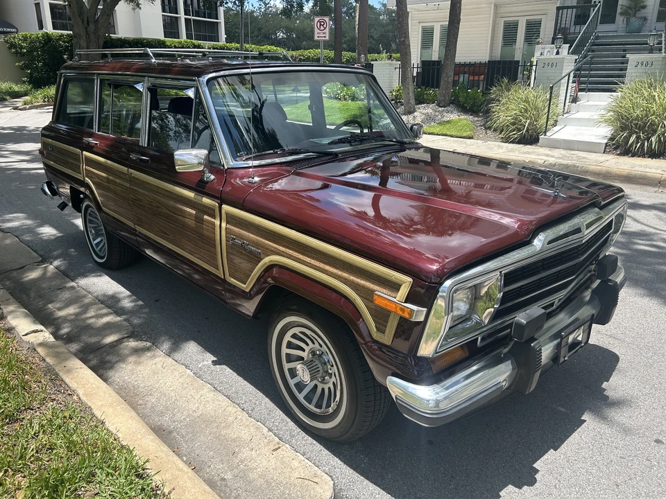 1988 Jeep SJ Grand Wagoneer - Image 9 of 31