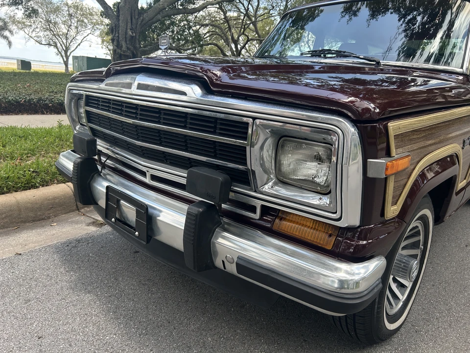 1988 Jeep SJ Grand Wagoneer - Image 11 of 31