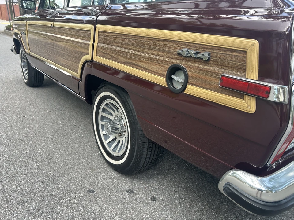 1988 Jeep SJ Grand Wagoneer - Image 15 of 31
