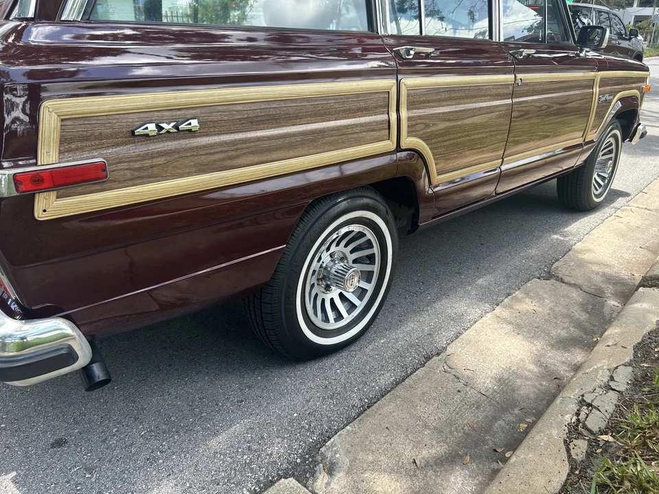 1988 Jeep SJ Grand Wagoneer - Image 17 of 31