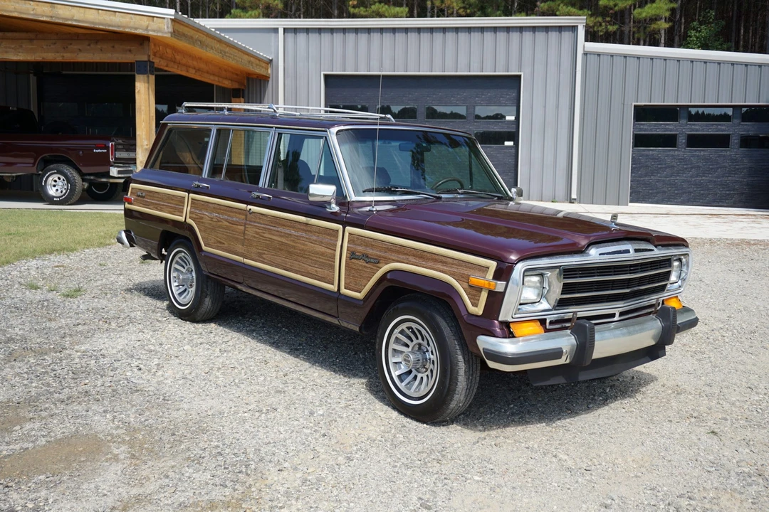 1988 Jeep SJ Grand Wagoneer - Image 11 of 31