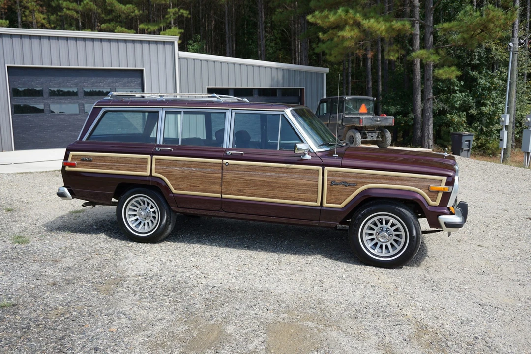 1988 Jeep SJ Grand Wagoneer - Image 10 of 31
