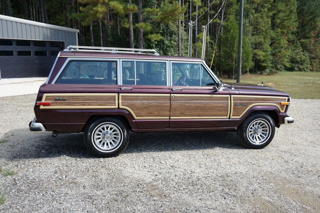 1988 Jeep SJ Grand Wagoneer - Image 9 of 31