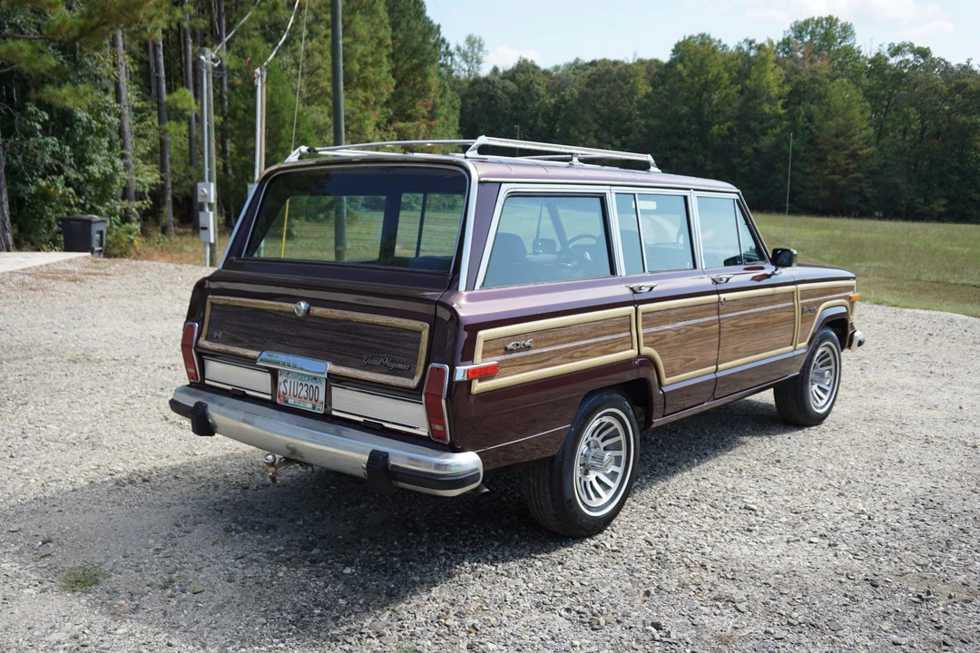 1988 Jeep SJ Grand Wagoneer - Image 8 of 31