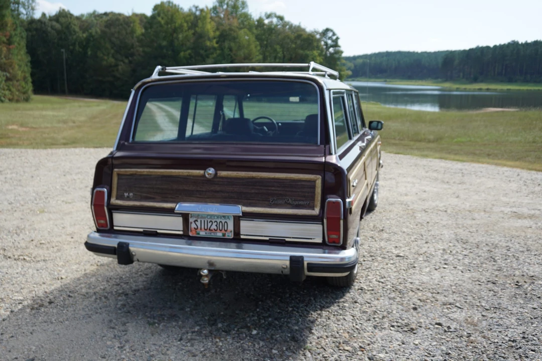 1988 Jeep SJ Grand Wagoneer - Image 7 of 31