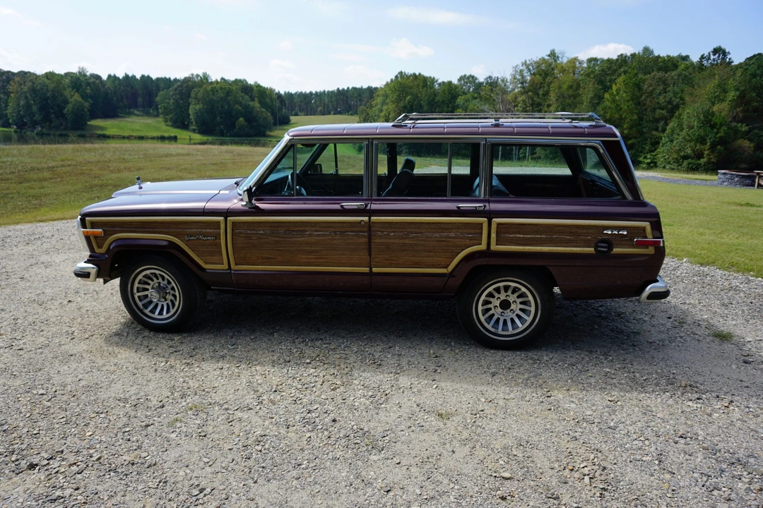 1988 Jeep SJ Grand Wagoneer - Image 4 of 31