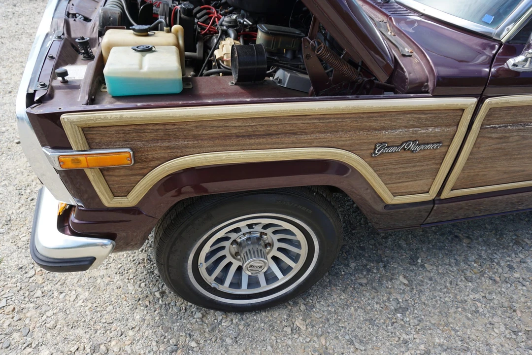 1988 Jeep SJ Grand Wagoneer - Image 18 of 31
