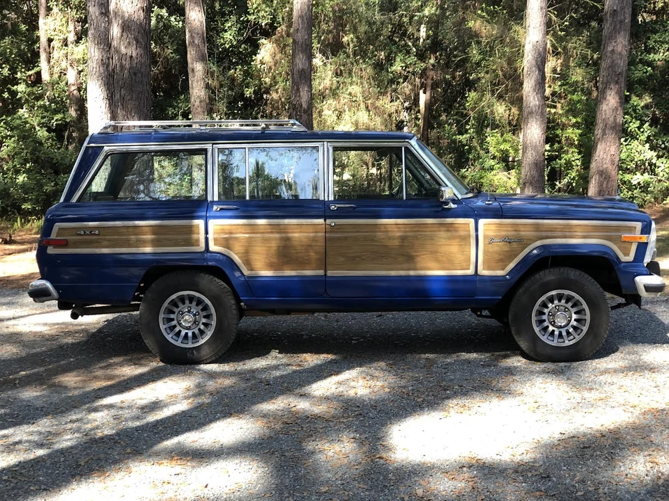 1988 Jeep SJ Grand Wagoneer - Image 11 of 31