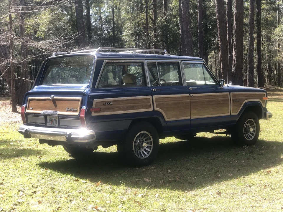 1988 Jeep SJ Grand Wagoneer - Image 9 of 31