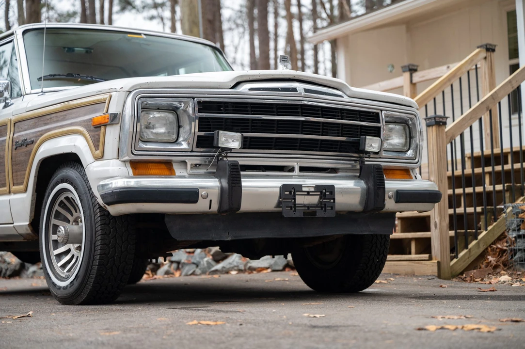 1988 Jeep SJ Grand Wagoneer - Image 11 of 31