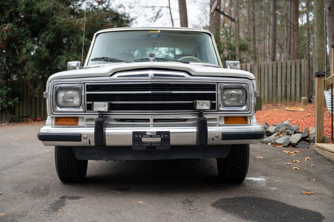 1988 Jeep SJ Grand Wagoneer - Image 4 of 31