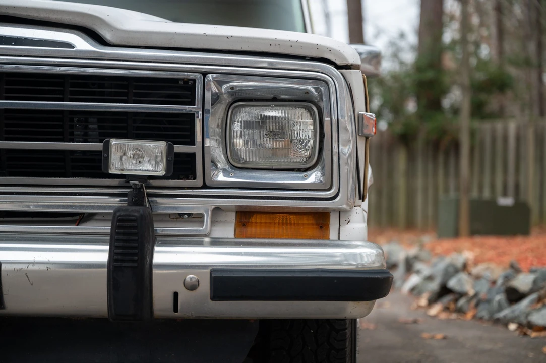 1988 Jeep SJ Grand Wagoneer - Image 14 of 31