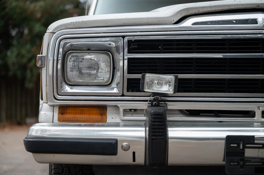 1988 Jeep SJ Grand Wagoneer - Image 13 of 31
