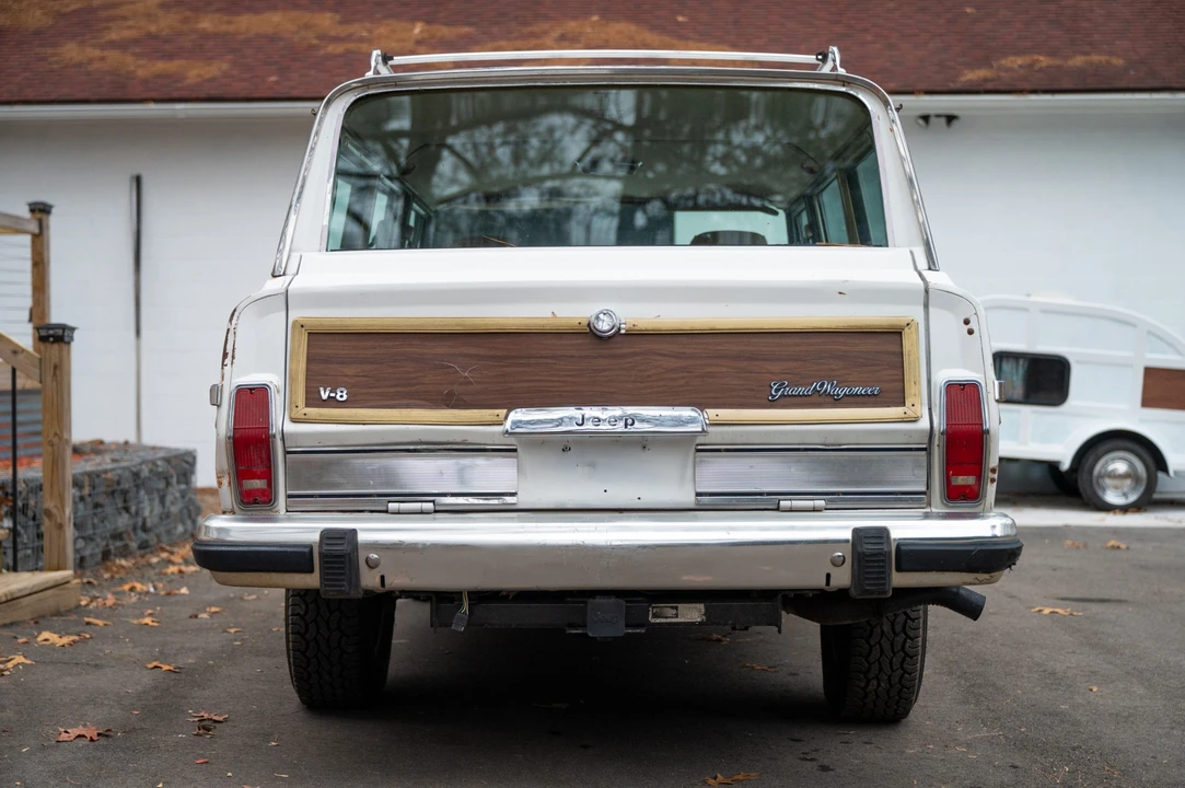 1988 Jeep SJ Grand Wagoneer - Image 8 of 31