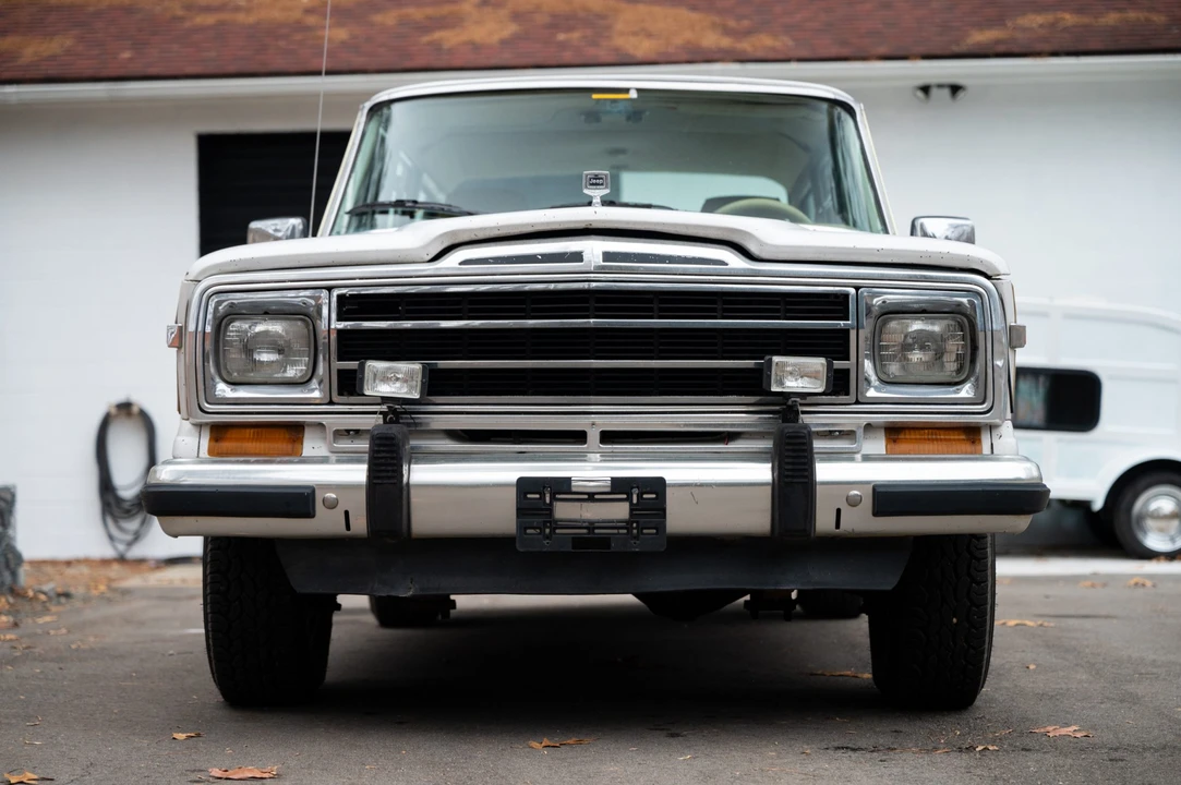 1988 Jeep SJ Grand Wagoneer - Image 5 of 31