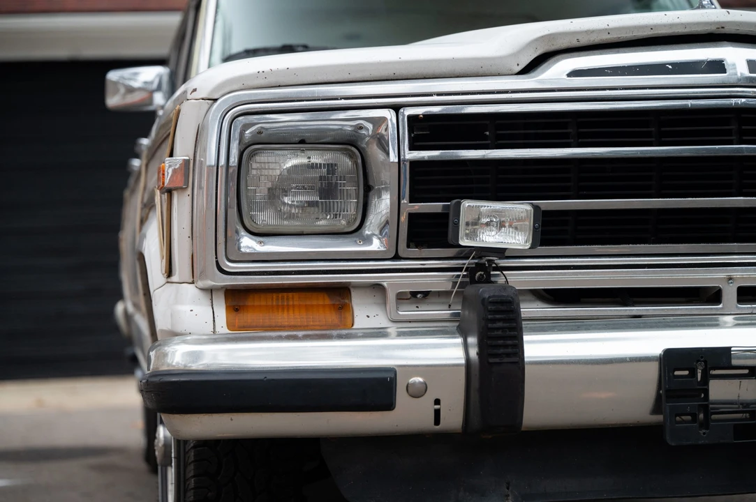 1988 Jeep SJ Grand Wagoneer - Image 17 of 31