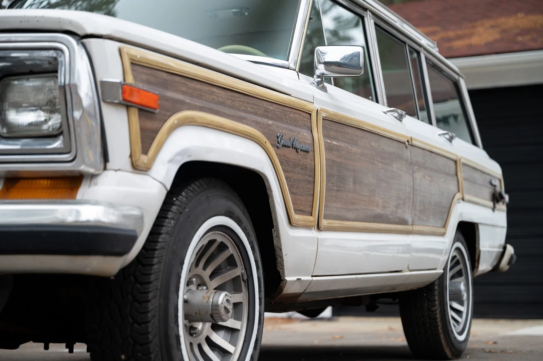 1988 Jeep SJ Grand Wagoneer - Image 19 of 31