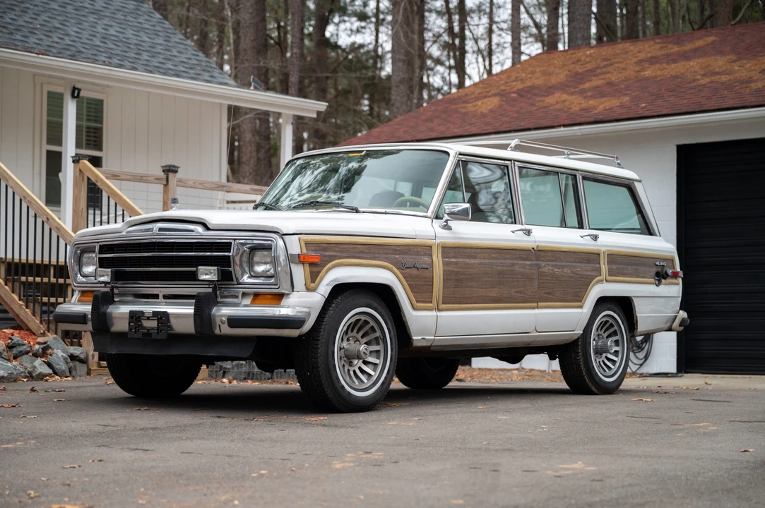 1988 Jeep SJ Grand Wagoneer - Image 2 of 31