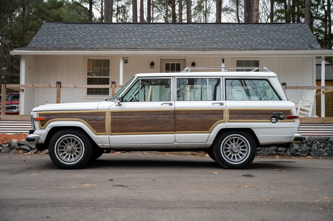 1988 Jeep SJ Grand Wagoneer - Image 10 of 31