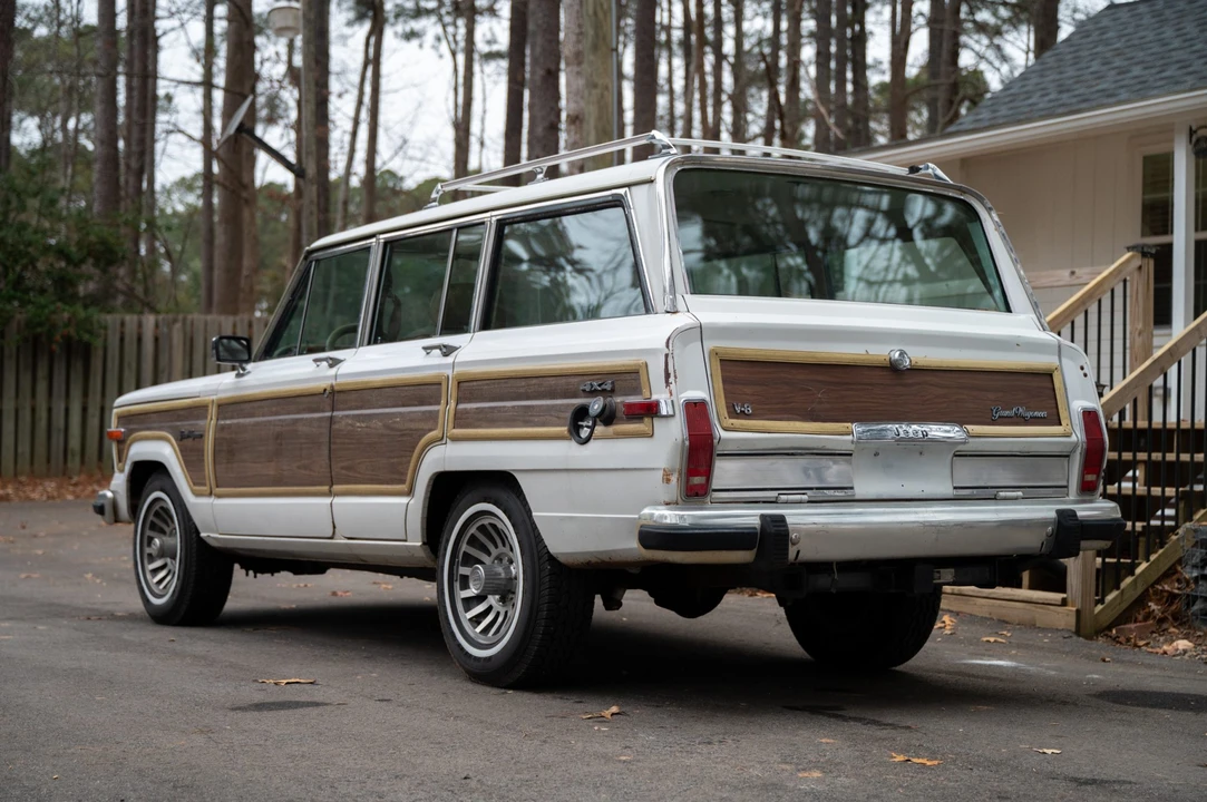 1988 Jeep SJ Grand Wagoneer - Image 9 of 31