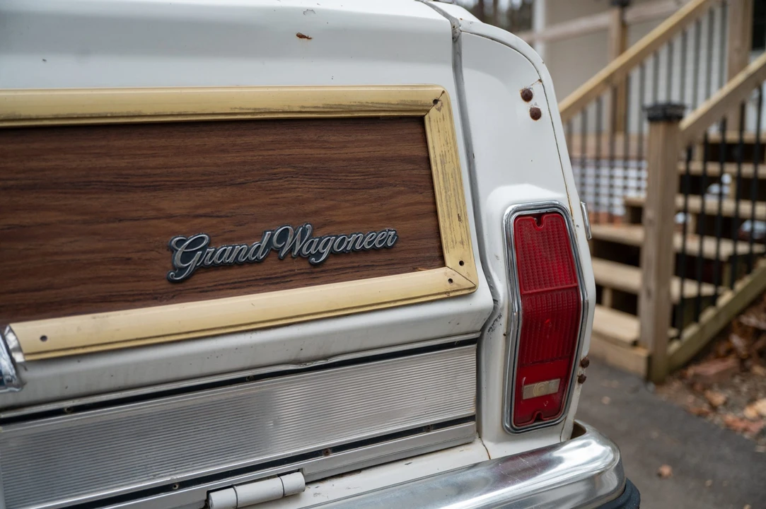 1988 Jeep SJ Grand Wagoneer - Image 23 of 31