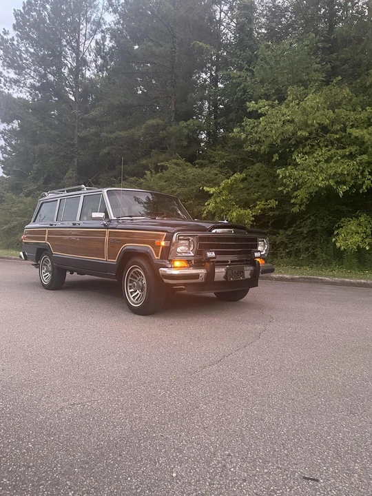 1988 Jeep SJ Grand Wagoneer - Image 17 of 31