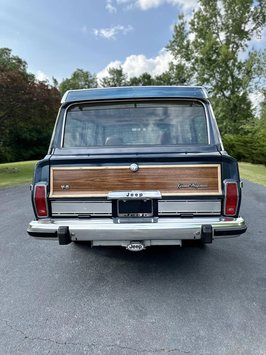 1988 Jeep SJ Grand Wagoneer - Image 9 of 31