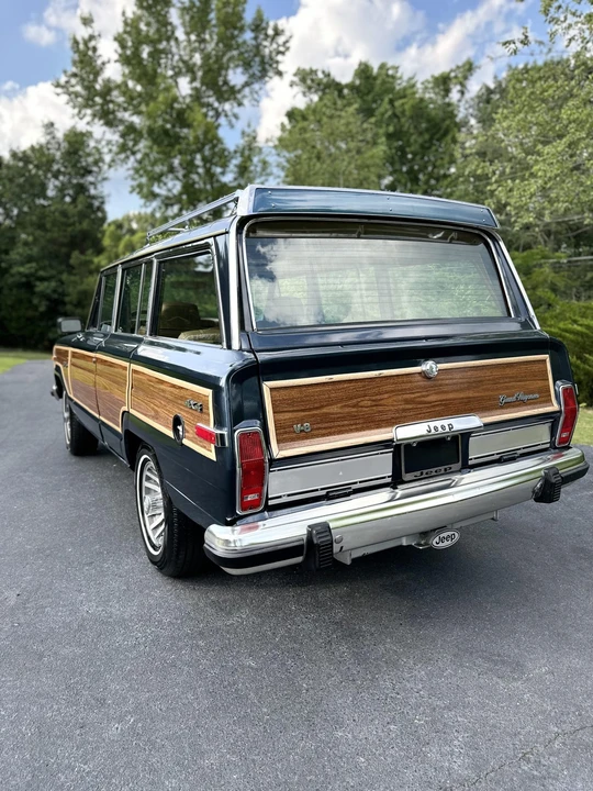 1988 Jeep SJ Grand Wagoneer - Image 10 of 31