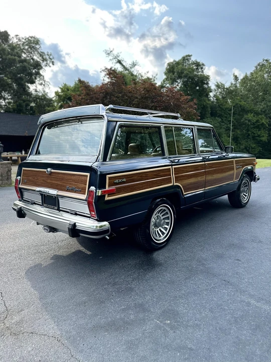 1988 Jeep SJ Grand Wagoneer - Image 8 of 31