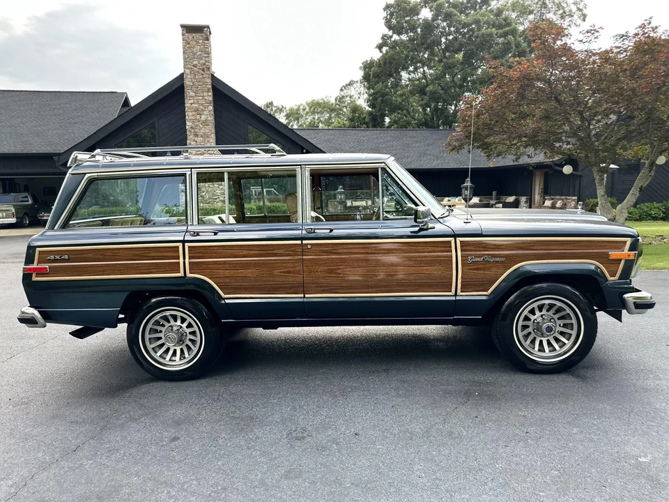 1988 Jeep SJ Grand Wagoneer - Image 6 of 31