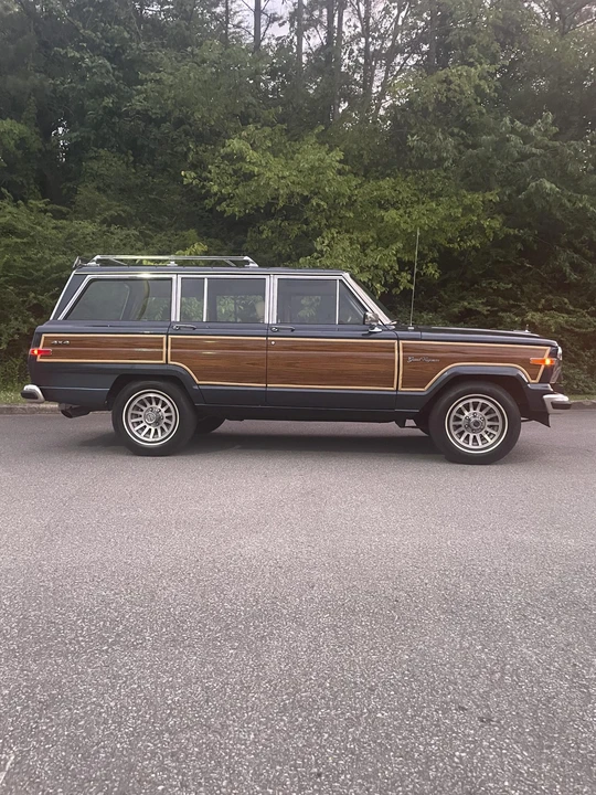 1988 Jeep SJ Grand Wagoneer - Image 20 of 31