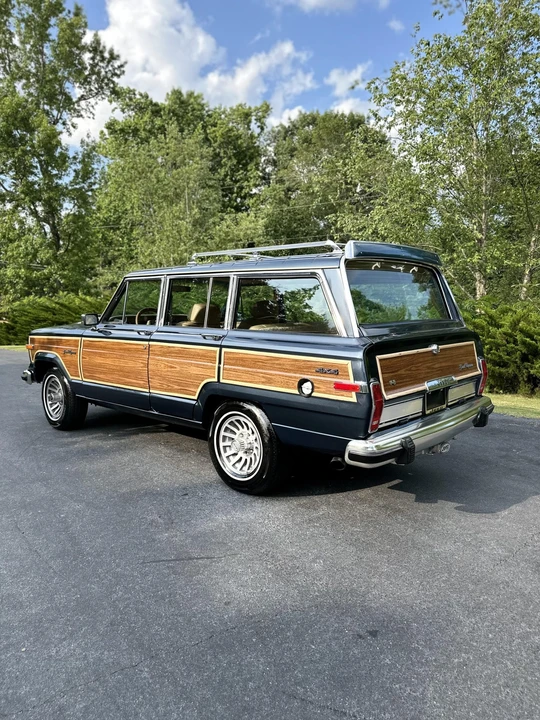 1988 Jeep SJ Grand Wagoneer - Image 11 of 31
