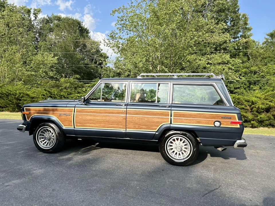 1988 Jeep SJ Grand Wagoneer - Image 12 of 31