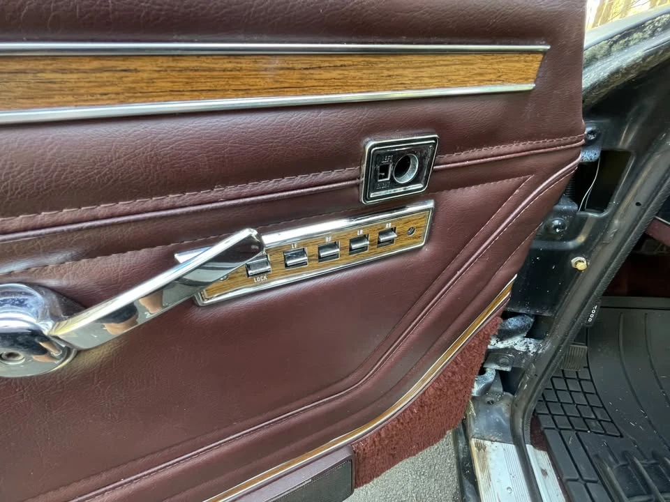 1988 Jeep SJ Grand Wagoneer - Image 14 of 18