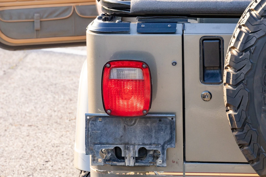 1988 Jeep YJ Wrangler - Image 23 of 31