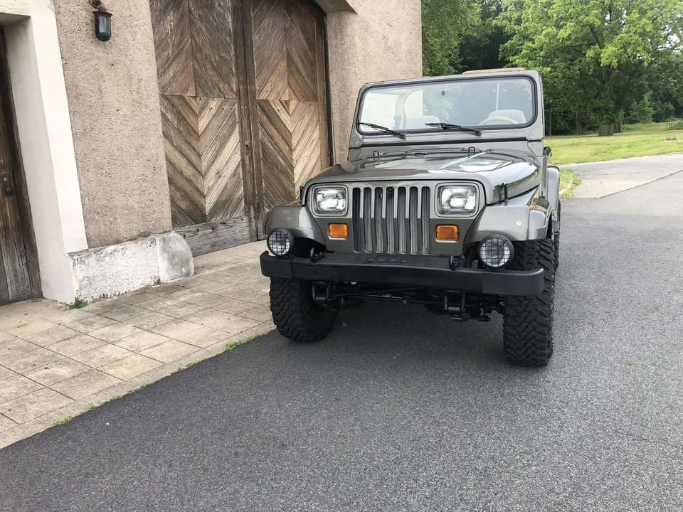 1988 Jeep YJ Wrangler - Image 17 of 31