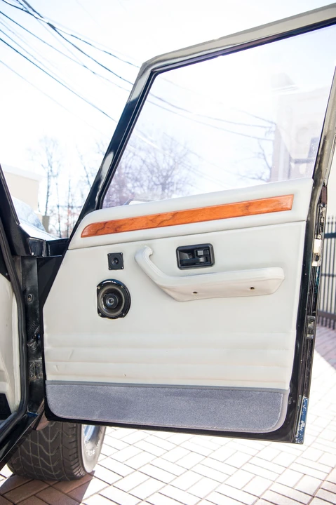 1988 Lamborghini LM002 - Image 8 of 31