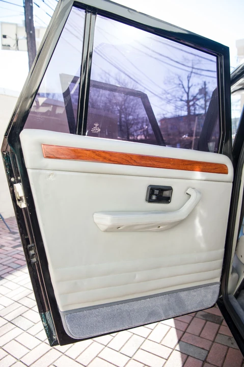 1988 Lamborghini LM002 - Image 9 of 31