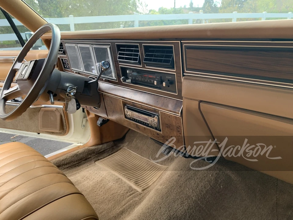 1988 Lincoln Town Car - Image 8 of 31