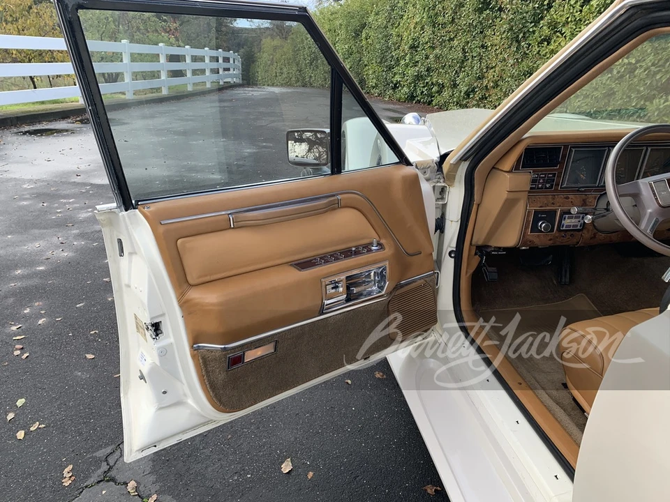 1988 Lincoln Town Car - Image 9 of 31