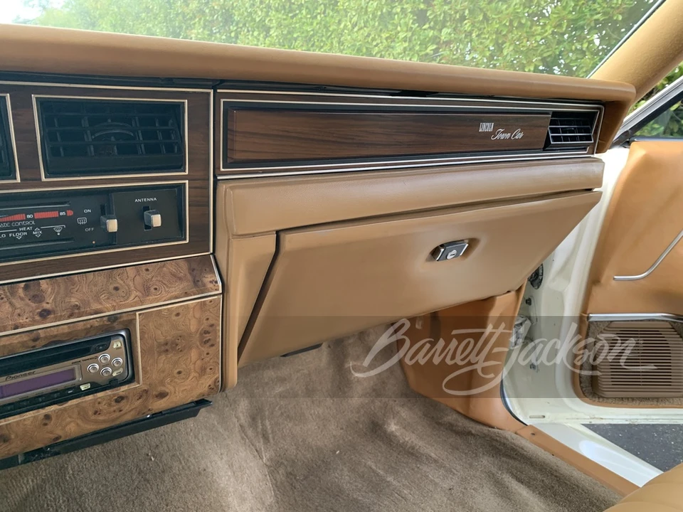 1988 Lincoln Town Car - Image 25 of 31