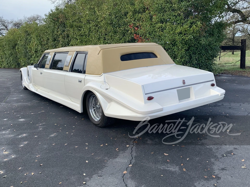 1988 Lincoln Town Car - Image 2 of 31