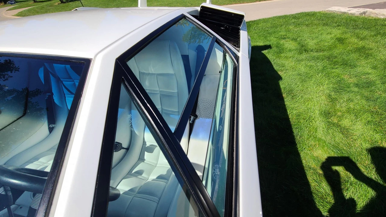 1988 Lamborghini Countach LP5000 Quattrovalvole - Image 30 of 31