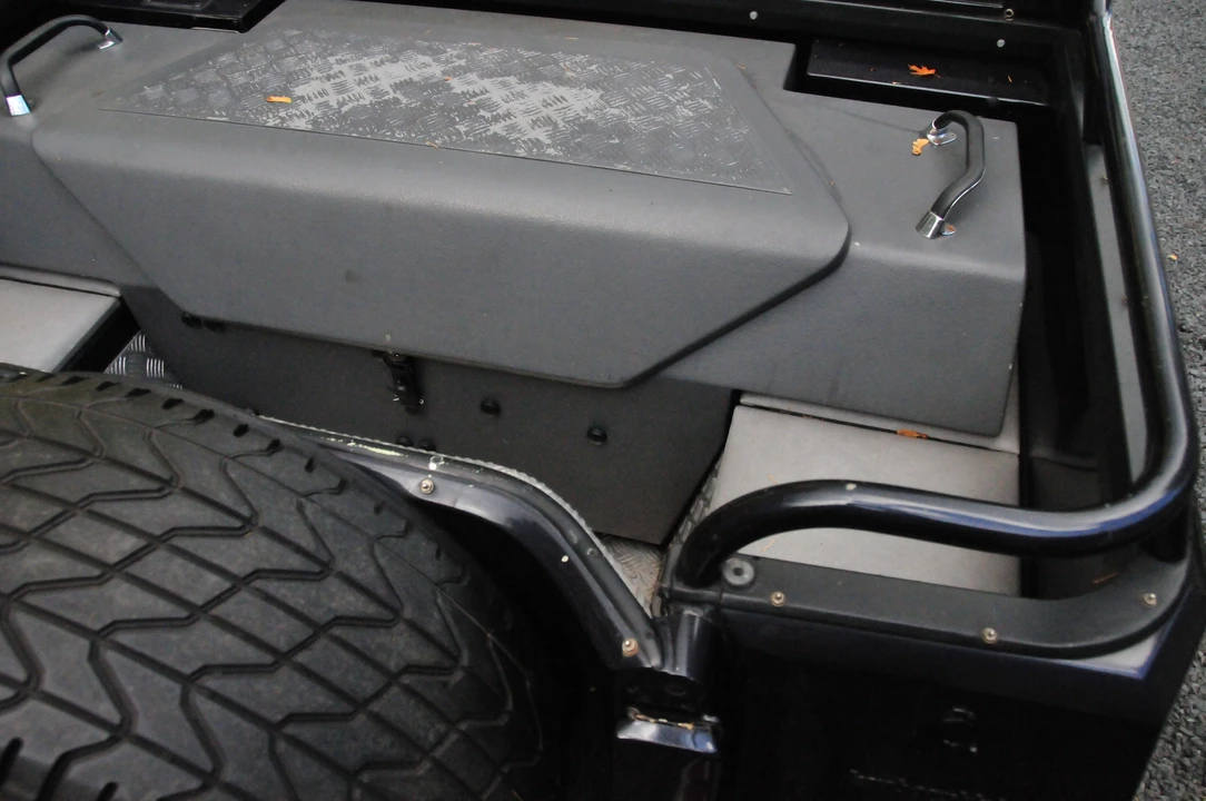 1988 Lamborghini LM002 - Image 5 of 6