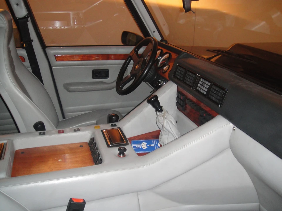 1988 Lamborghini LM002 - Image 2 of 6