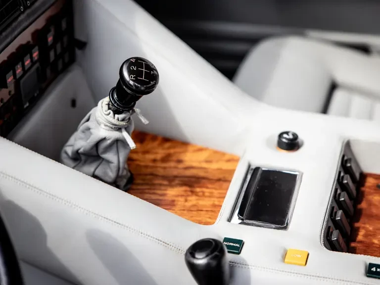 1988 Lamborghini LM002 - Image 13 of 31